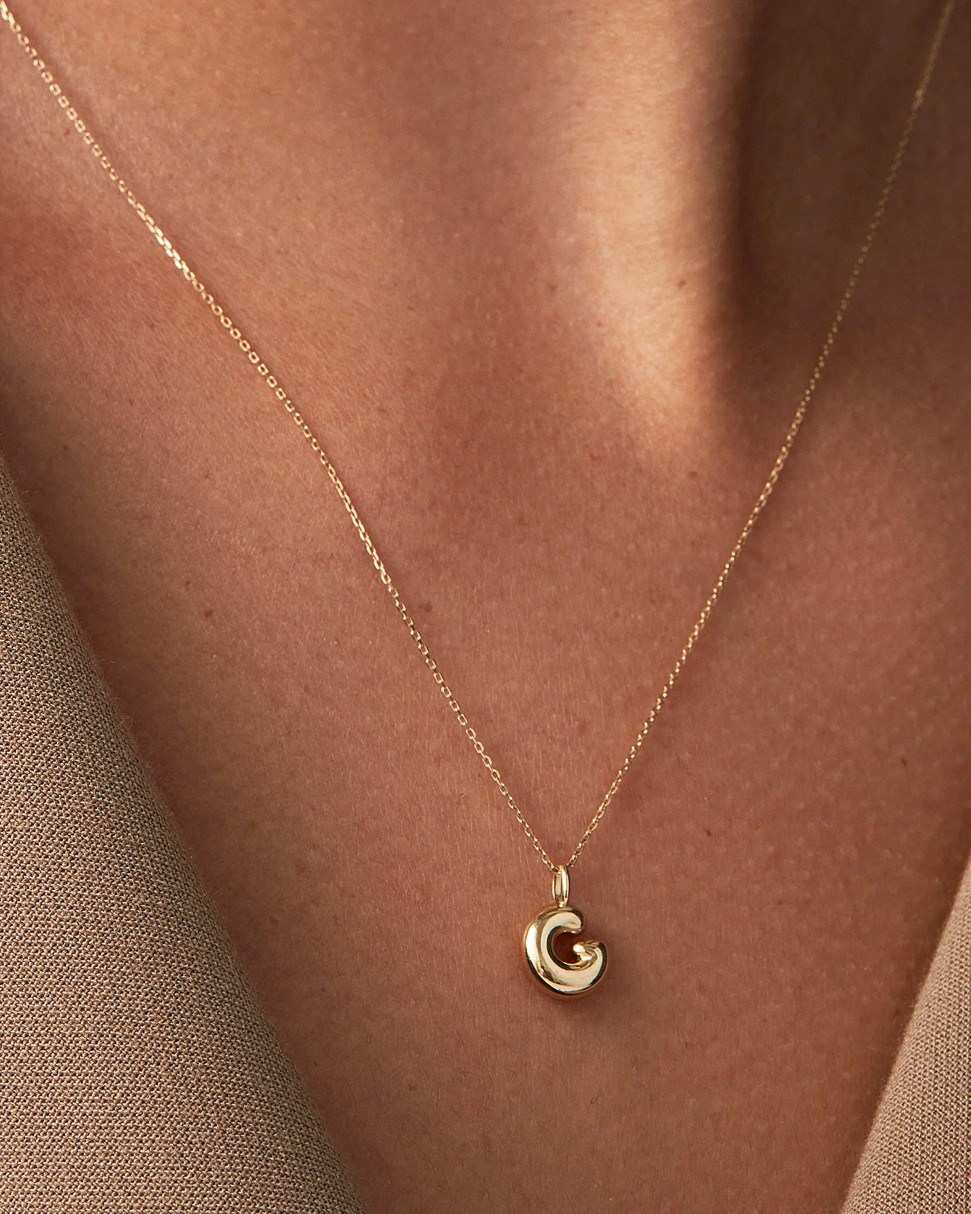 14K Gold Bubble Letter Necklace - G - Image 4