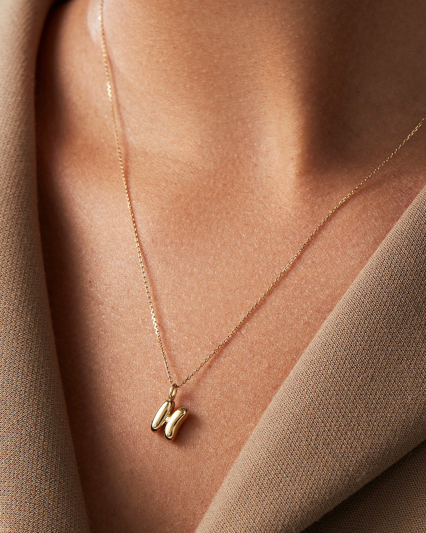 14K Gold Bubble Letter Necklace - H - Image 4