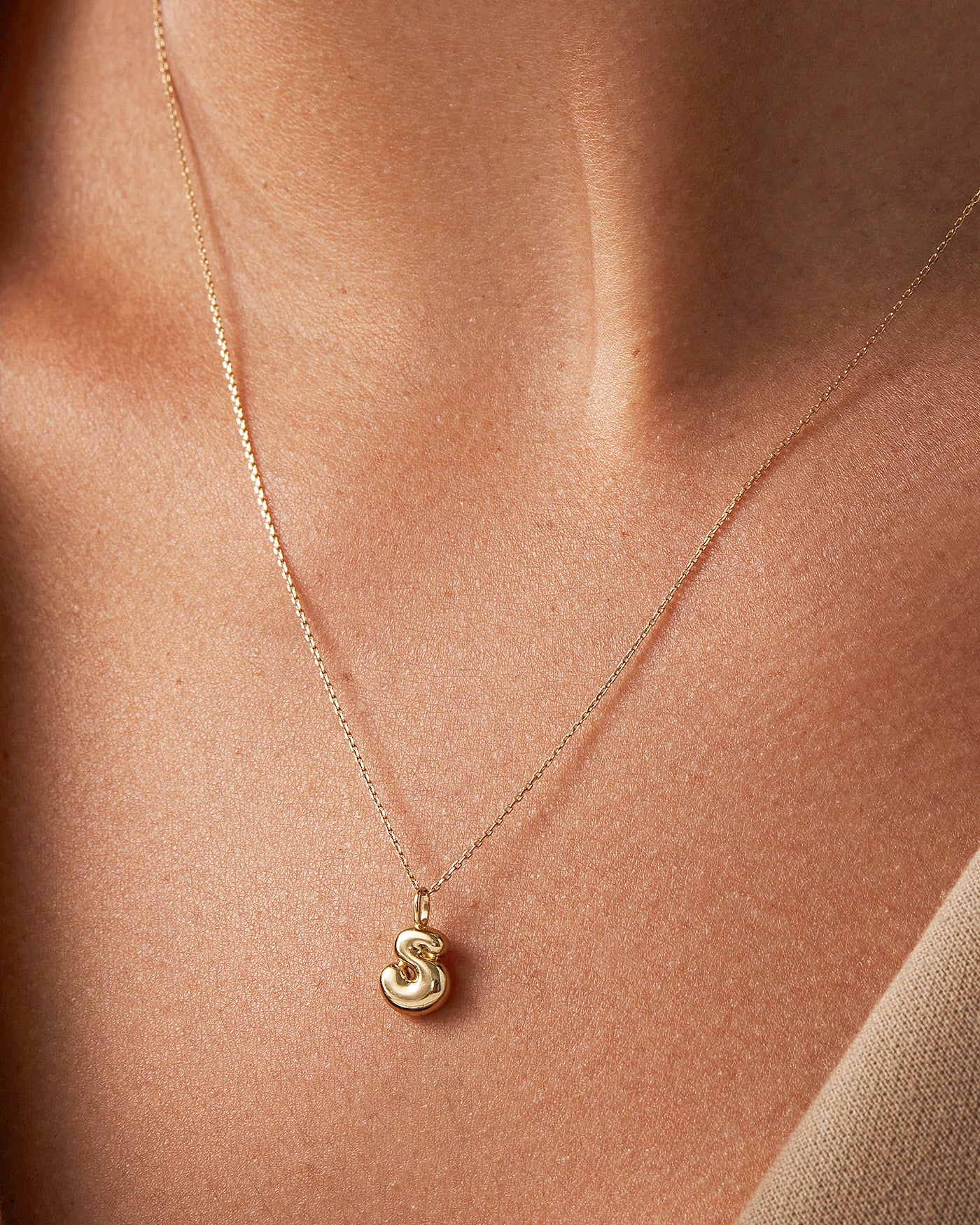 14K Gold Bubble Letter Necklace - S - Image 4