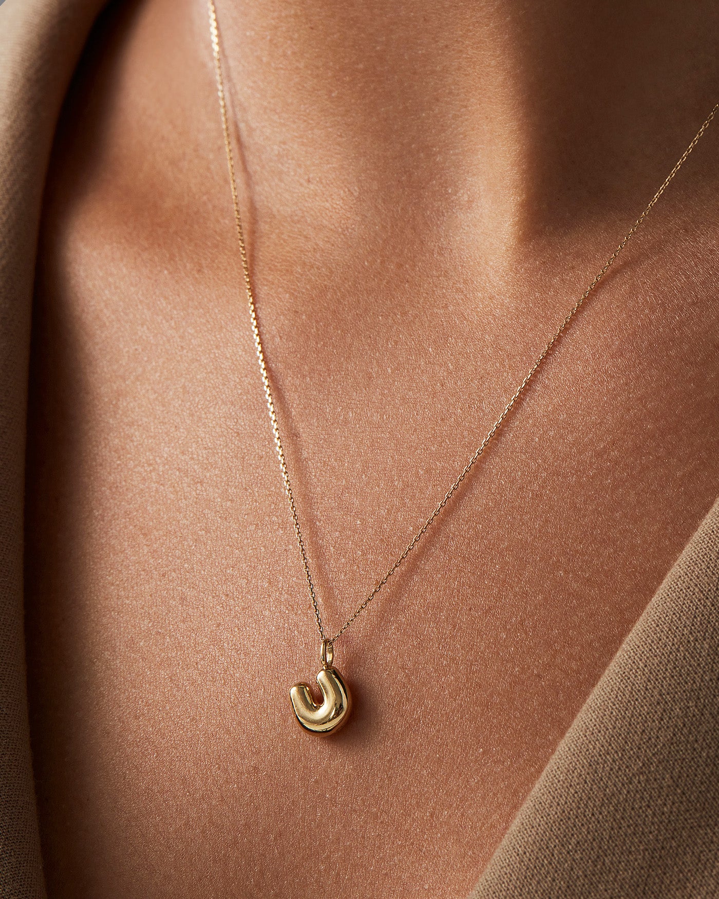 14K Gold Bubble Letter Necklace - U - Image 4