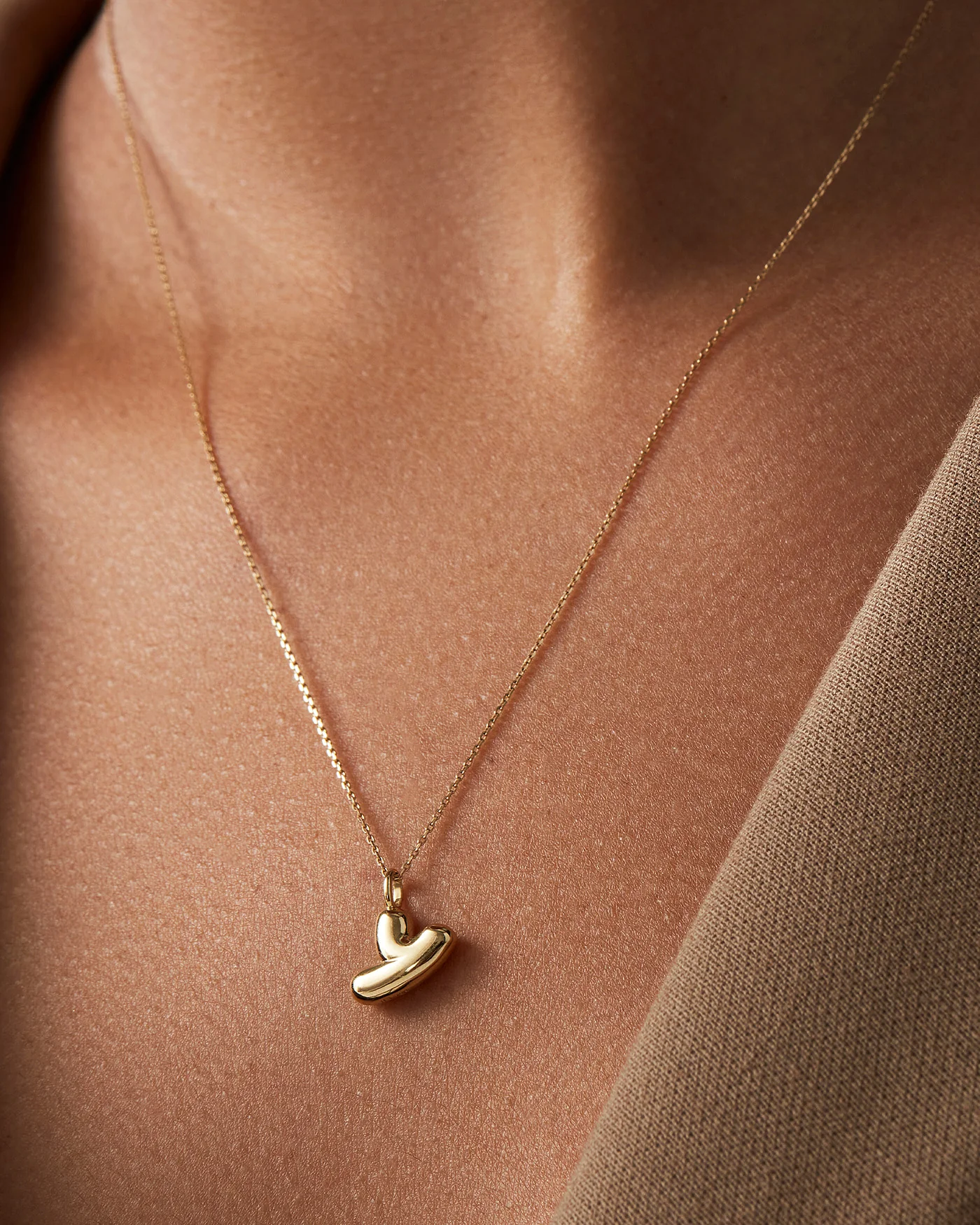 14K Gold Bubble Letter Necklace - Y - Image 4