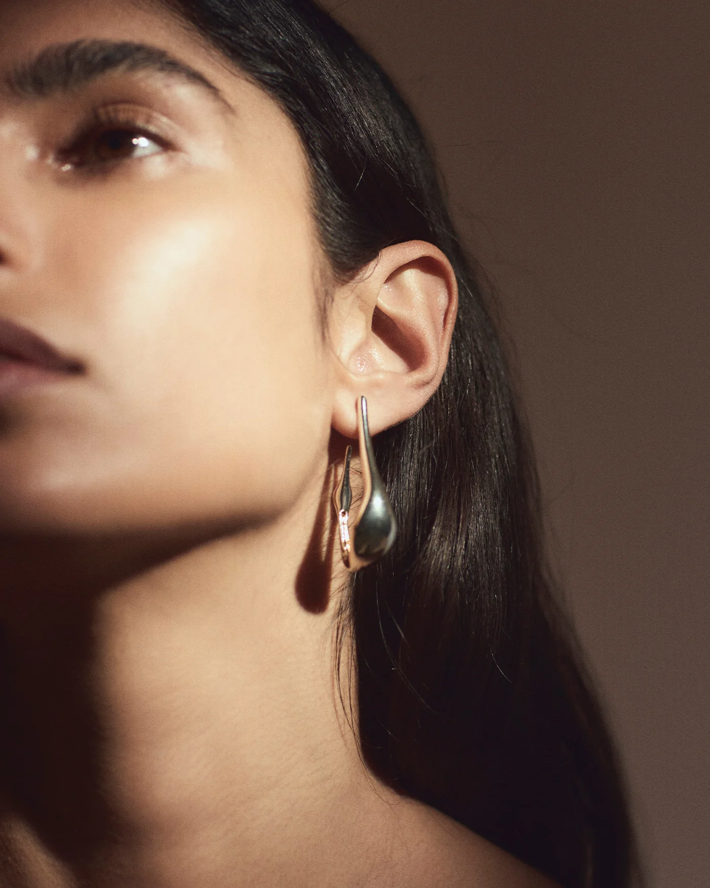 Colette Hoop Earrings - Medium - Image 6
